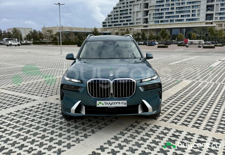 BMW X7 Blue