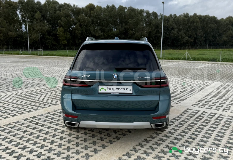BMW X7 Blue