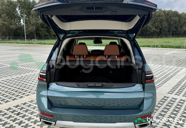 BMW X7 Blue