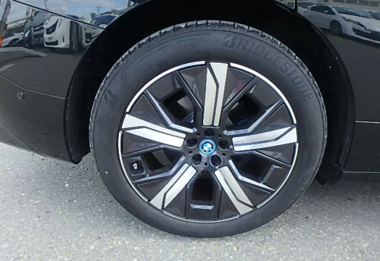 BMW iX Black