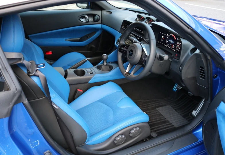 Nissan Fairlady z Blue