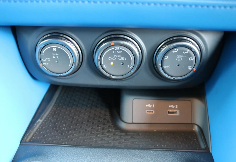 Nissan Fairlady z Blue