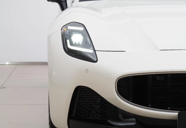 Maserati Gran Turismo  White