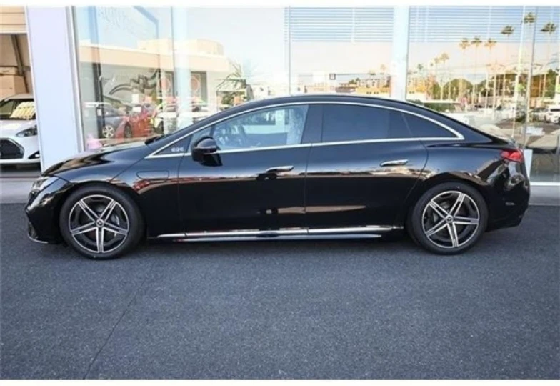Mercedes EQE Black