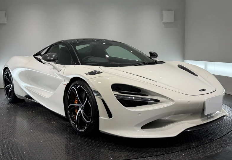 McLaren 750S White