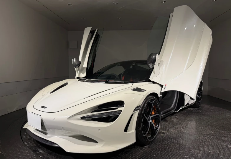 McLaren 750S White