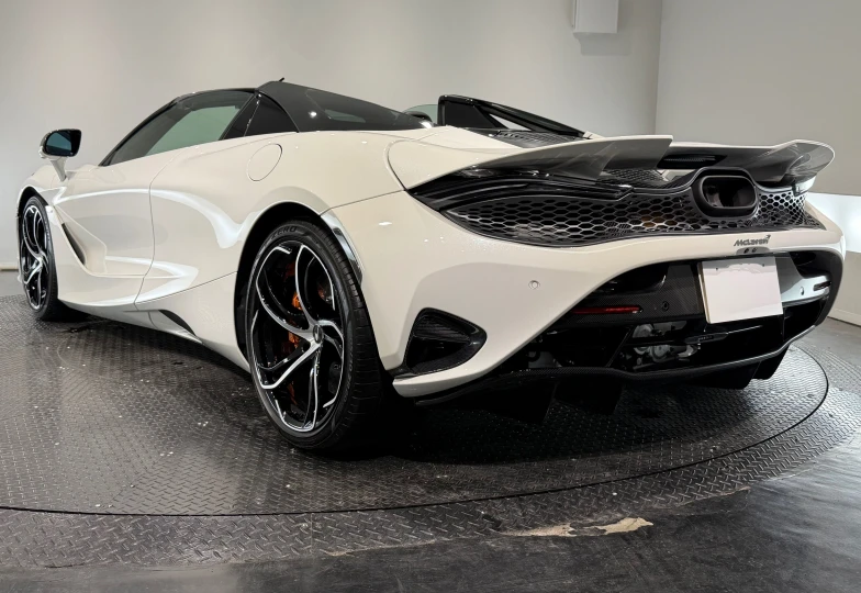 McLaren 750S White