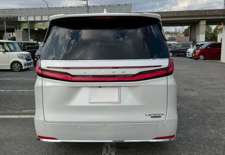 Lexus LM White
