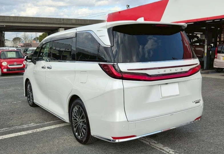 Lexus LM White