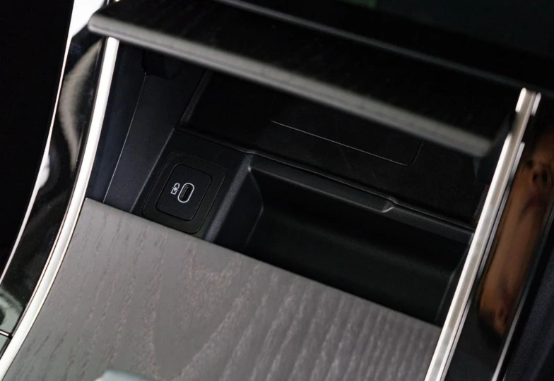 Land Rover Range Rover Velar Blue