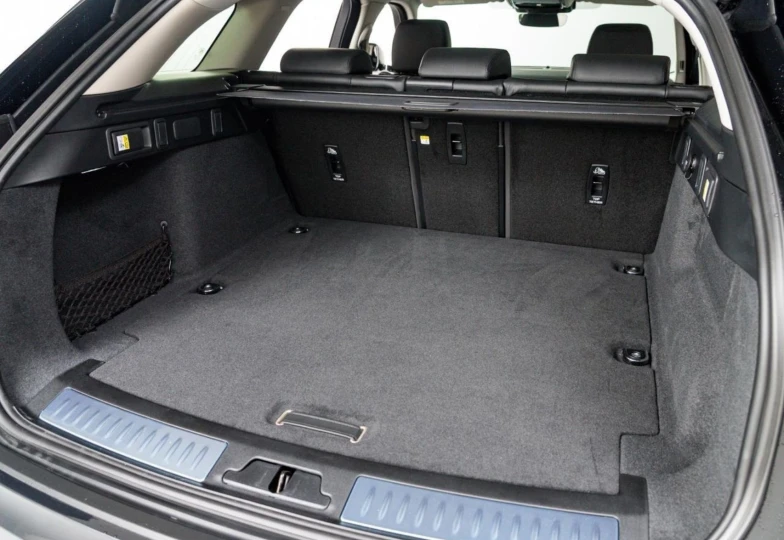 Land Rover Range Rover Velar Blue