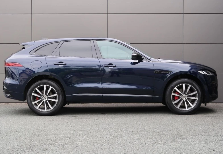 Jaguar F-Pace Синий