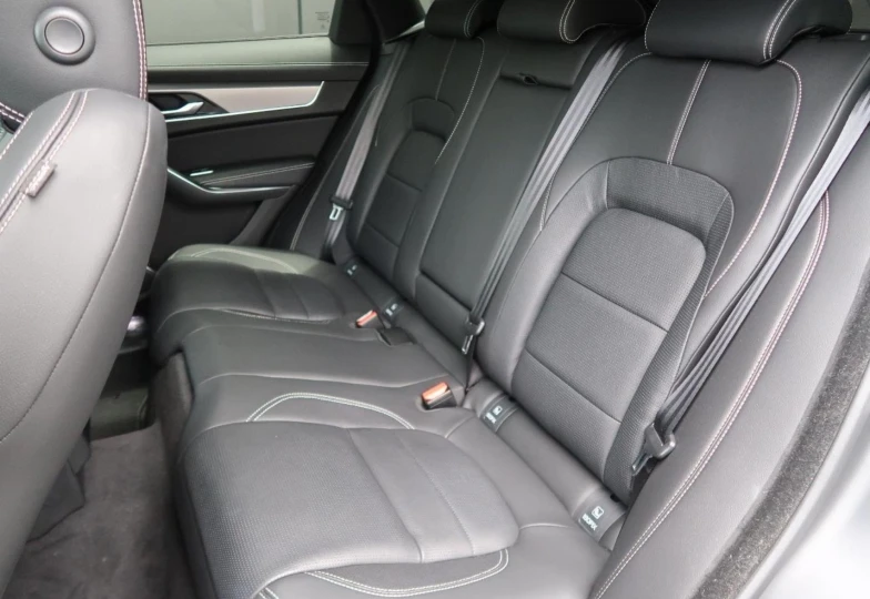 Jaguar F-Pace Синий