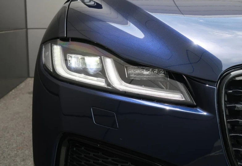 Jaguar F-Pace Синий