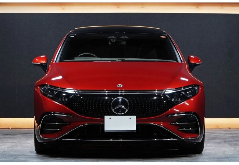 Mercedes EQS Red