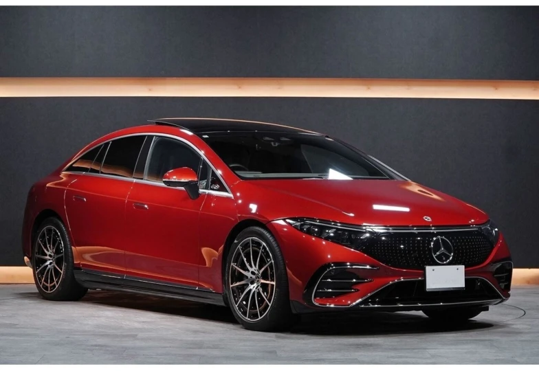 Mercedes EQS Red