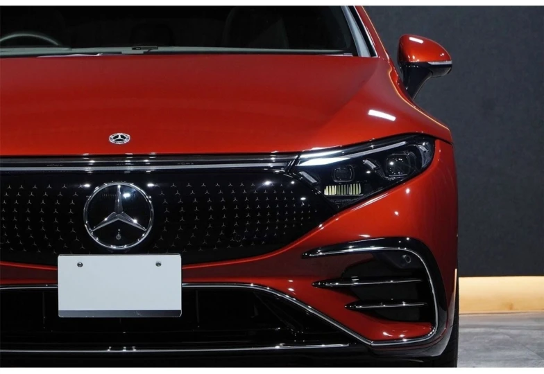 Mercedes EQS Red