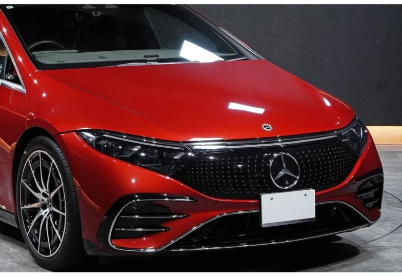Mercedes EQS Red