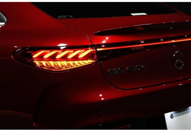 Mercedes EQS Red