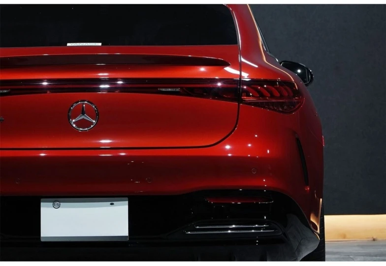 Mercedes EQS Red