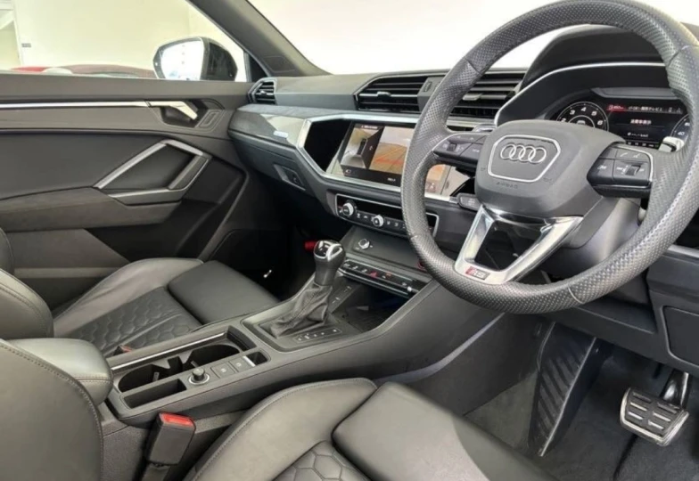 Audi RS Q3 Черный