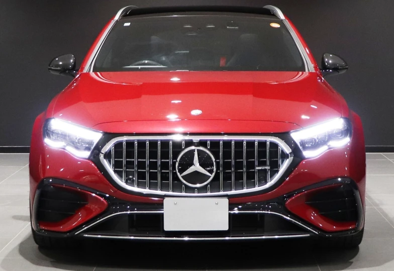 Mercedes E-class Red