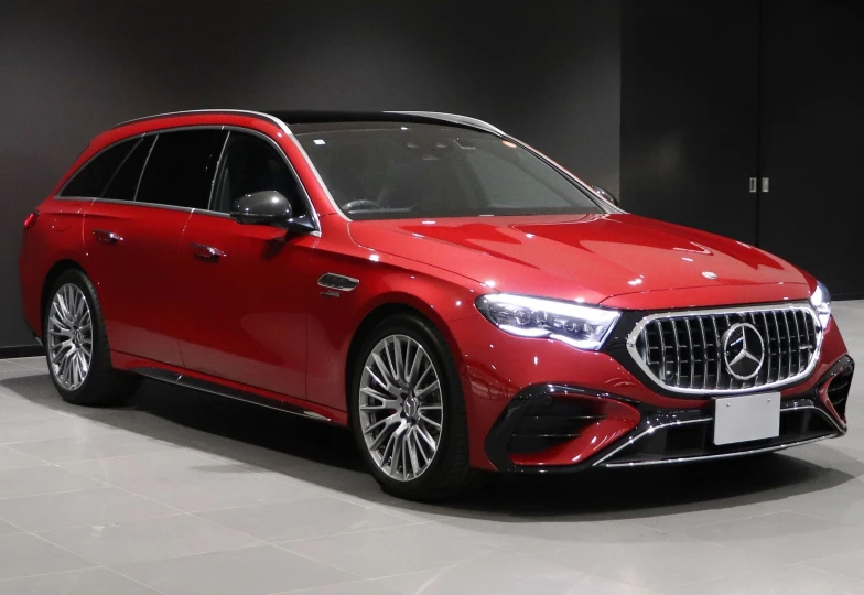 Mercedes E-class Red