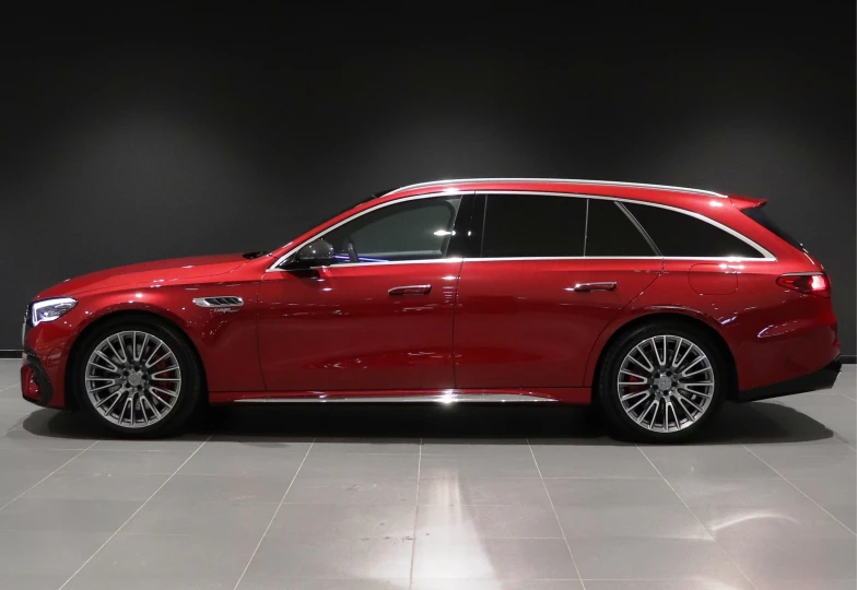 Mercedes E-class Red