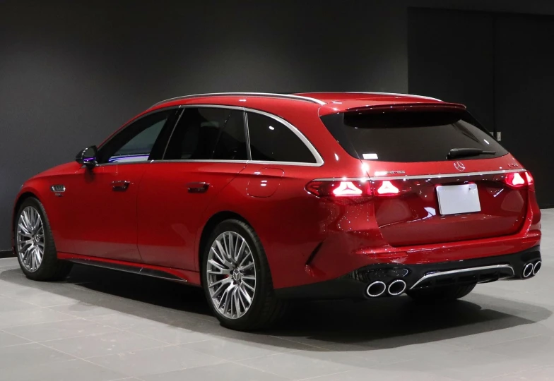 Mercedes E-class Red