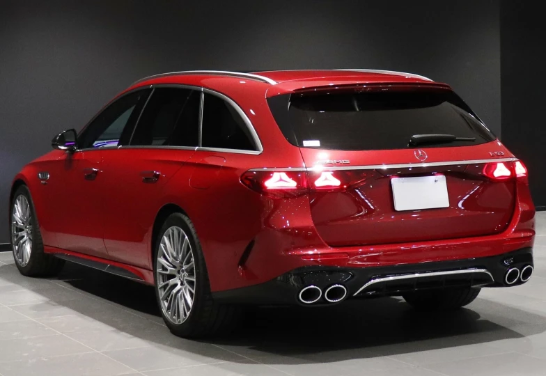 Mercedes E-class Red