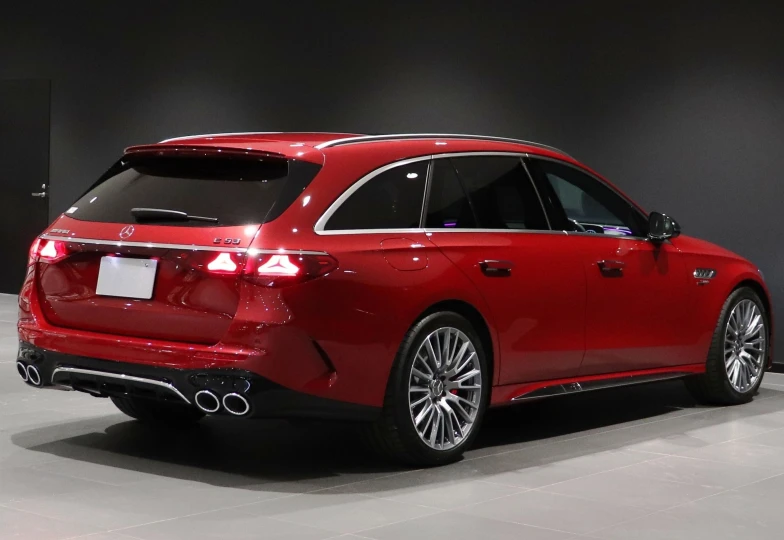 Mercedes E-class Red