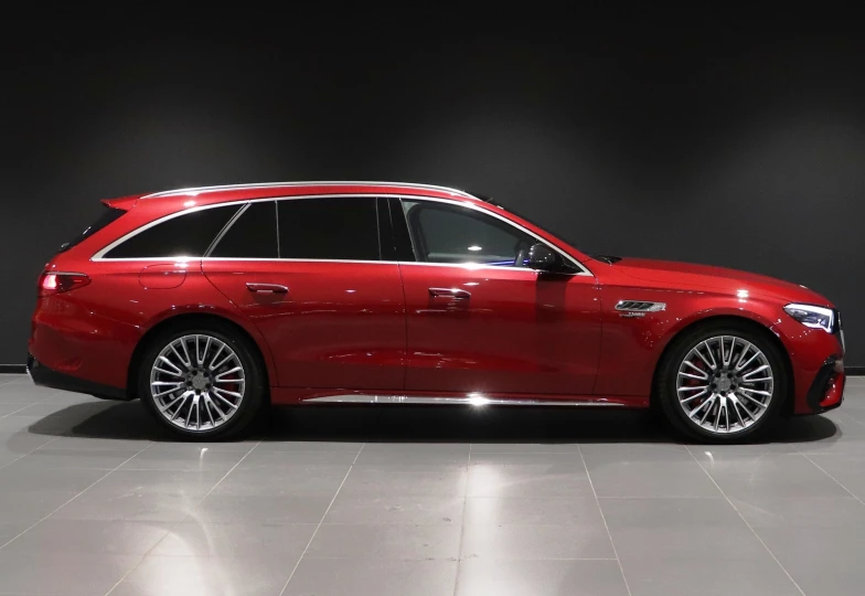 Mercedes E-class Red