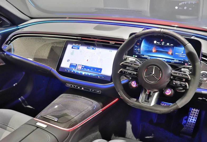 Mercedes E-class Red