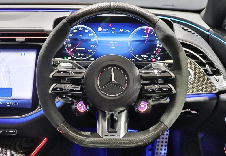 Mercedes E-class Red