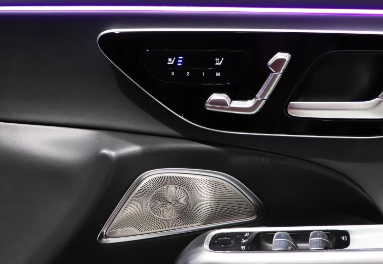 Mercedes E-class Red