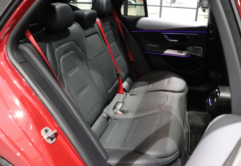 Mercedes E-class Red