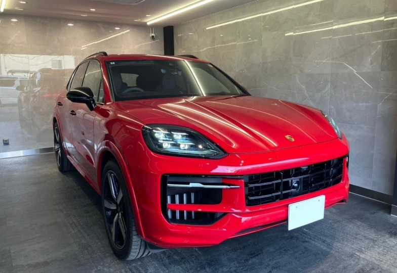 Porsche Cayenne Red