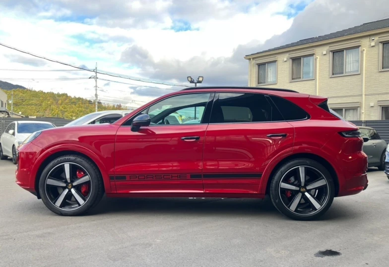 Porsche Cayenne Red