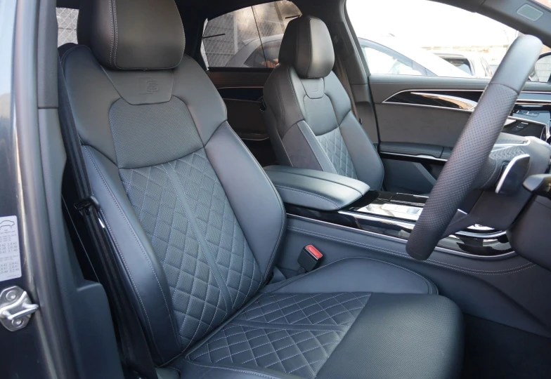 Audi A8 Черный