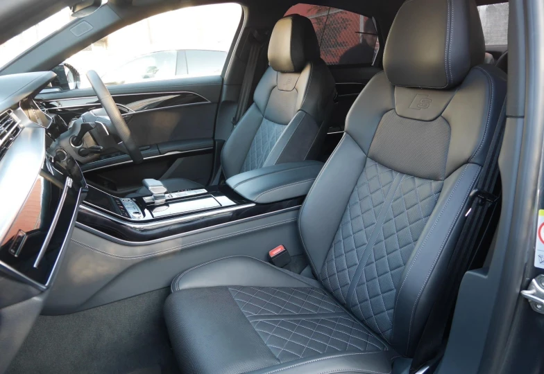 Audi A8 Черный