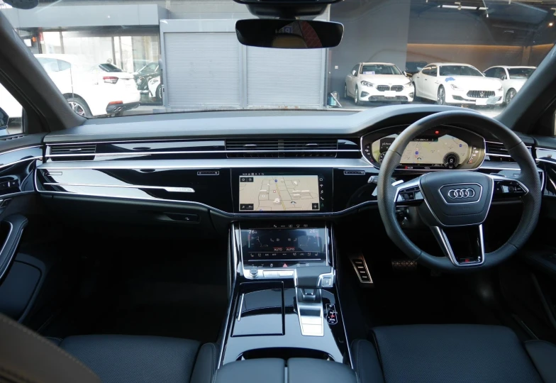 Audi A8 Черный