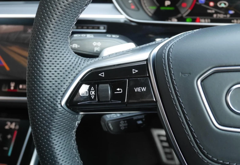 Audi A8 Черный