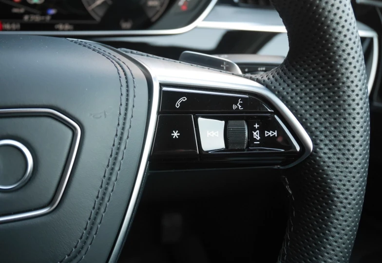 Audi A8 Черный