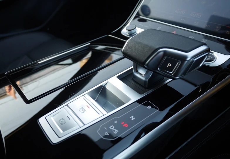 Audi A8 Черный