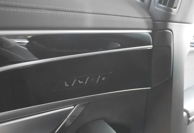 Audi A8 Черный