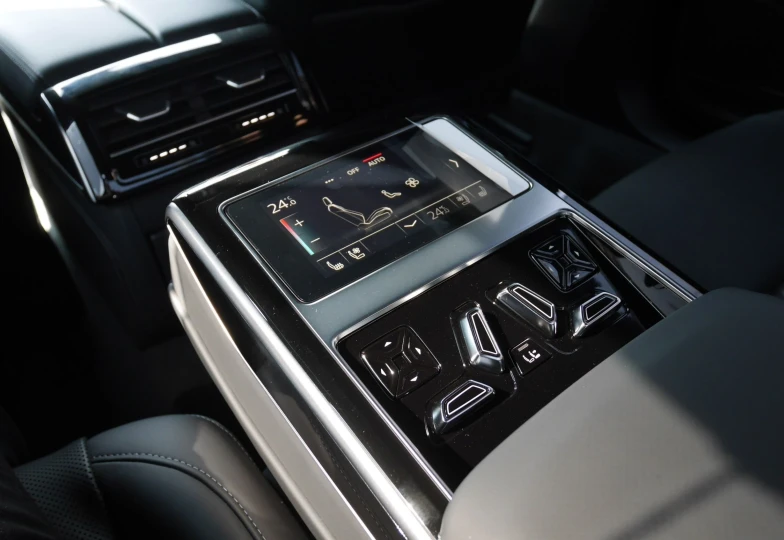 Audi A8 Черный