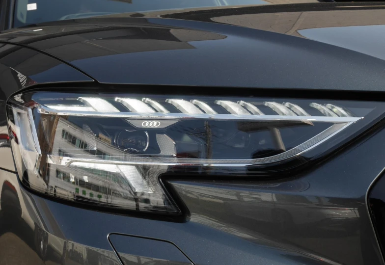 Audi A8 Черный