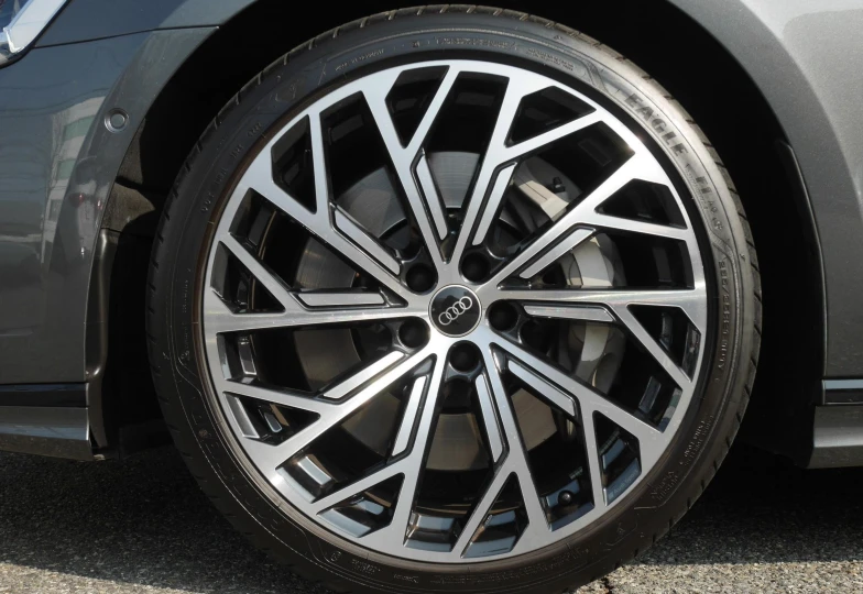 Audi A8 Черный