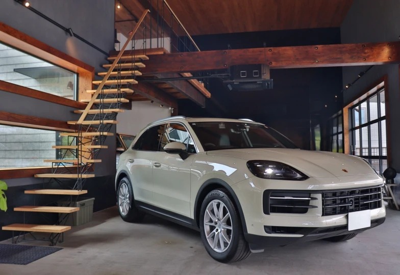 Porsche Cayenne Beige