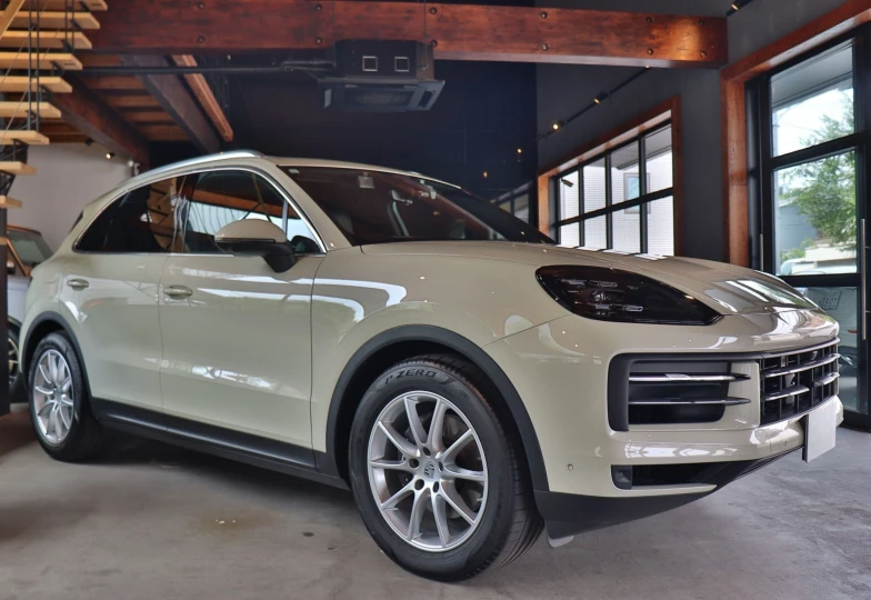 Porsche Cayenne Beige
